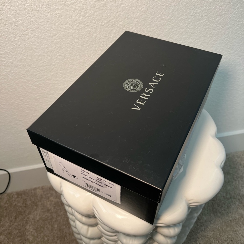 Versace Black Medusa Plaque Satin Pump - Picture 11 of 11